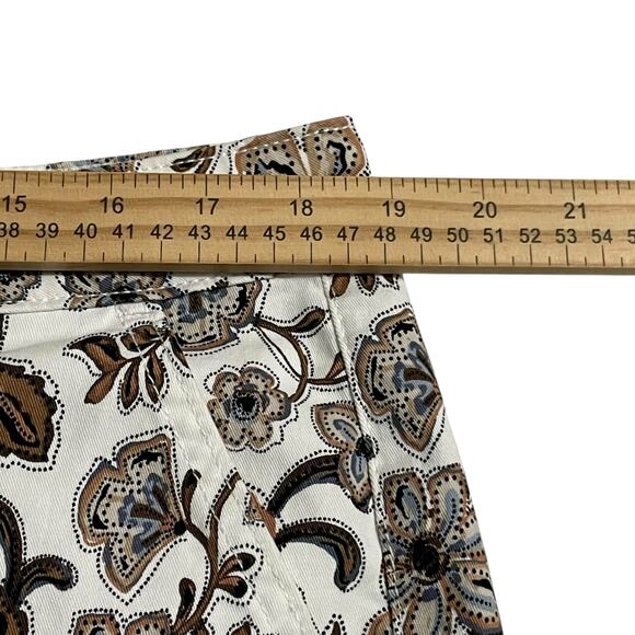 a.n.a. A New Approach Womens Shorts Size 14 Mid Rise Twill Shortie Short Floral - Picture 7 of 10